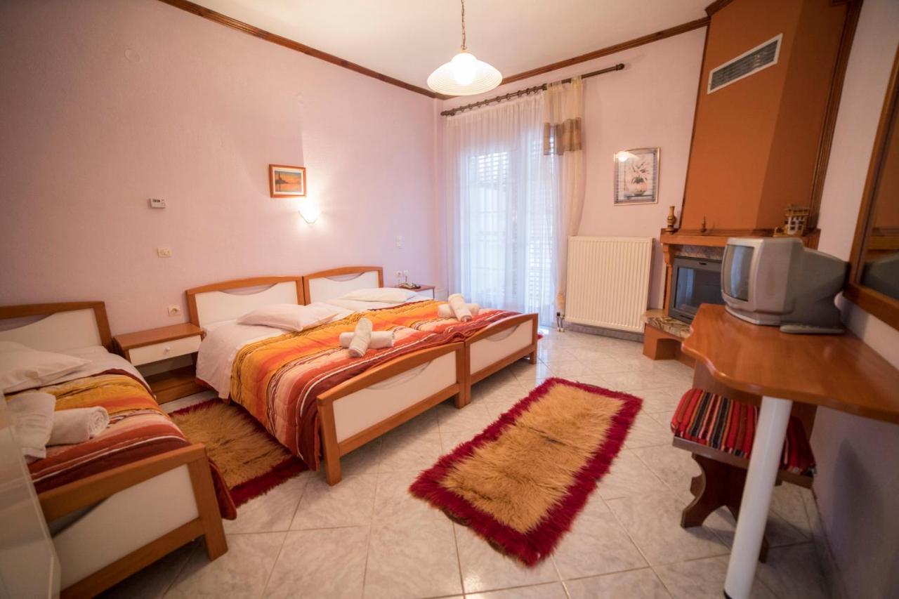 Ξενοδοχειο Παπαναγιωτου Hotel Neraïdochóri Екстериор снимка