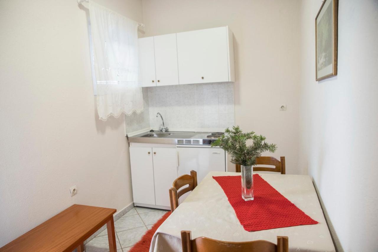 Ξενοδοχειο Παπαναγιωτου Hotel Neraïdochóri Екстериор снимка